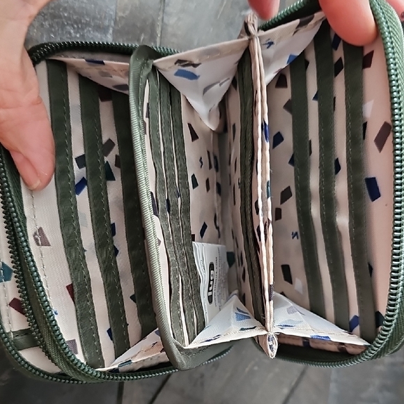 Lug Quilted Wallet in Olive Green - Picture 3 of 7